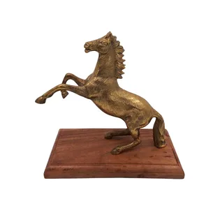 Koń – figurka aluminiowa na drewnianej podstawie NI9537