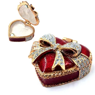 Metalowe pudełeczko na biżuterię z kryształami Serce B0747-00