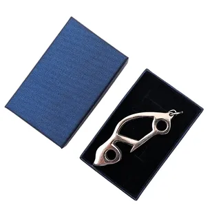 Metalowy brelok samochód z otwieraczem do butelek w eleganckim pudełku MT204A