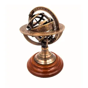 Mosiężne astrolabium dekoracyjne na drewnianej podstawie NI351