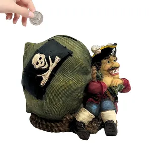 Skarbonka dekoracyjna pirat ze skarbem 14,3 cm CE03852