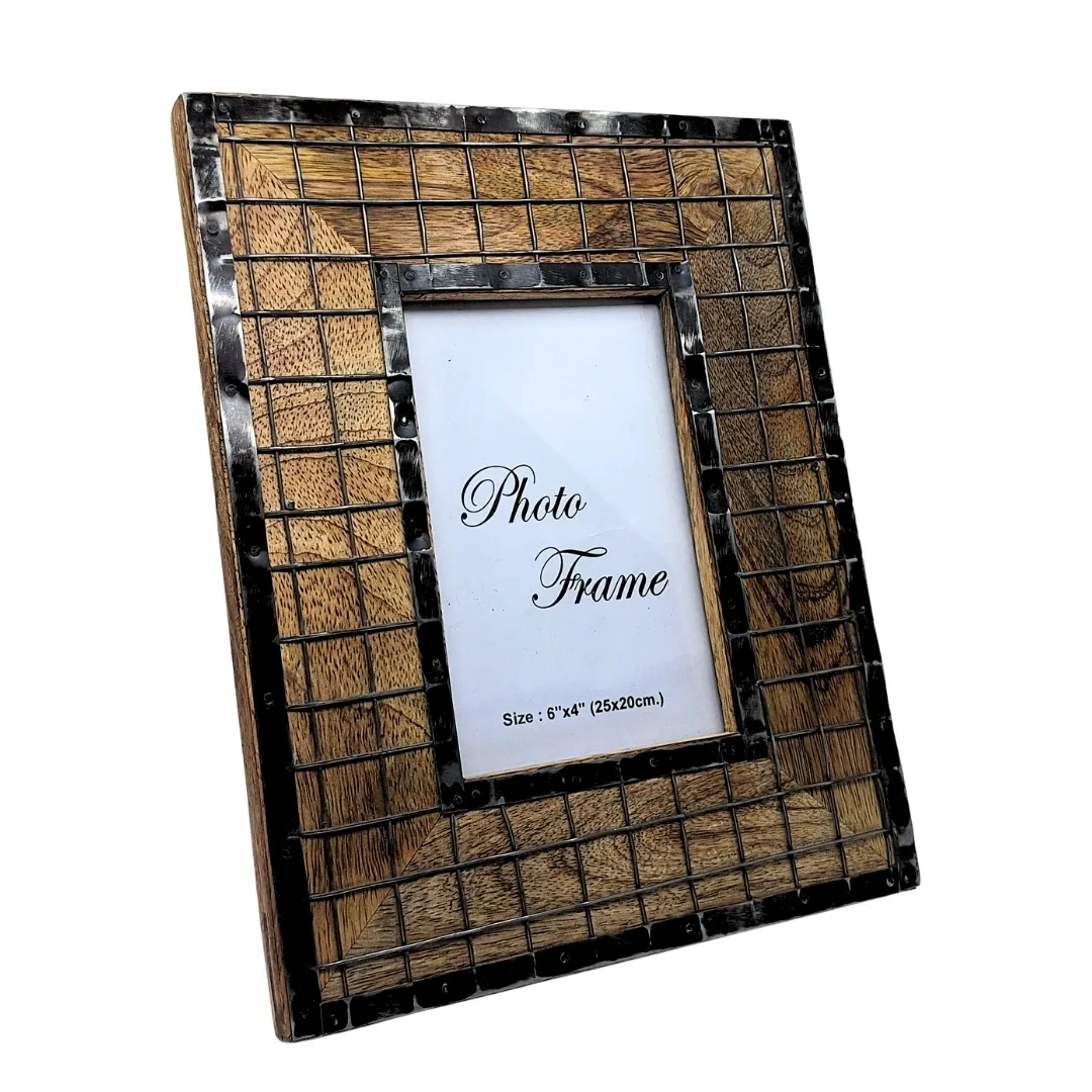 Drewniana ramka na zdjęcia A-1638 10x15 cm z metalową kratownicą