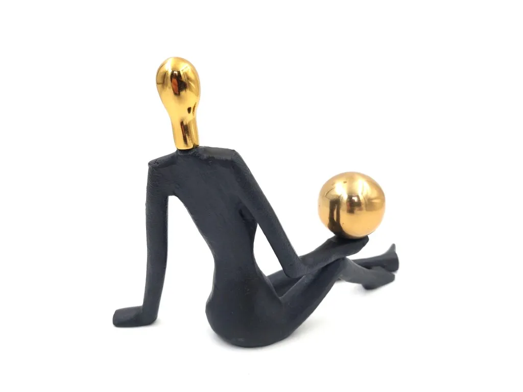 Figurka dekoracyjna Kobieta gimnastyczka z piłką DD-OC-2214