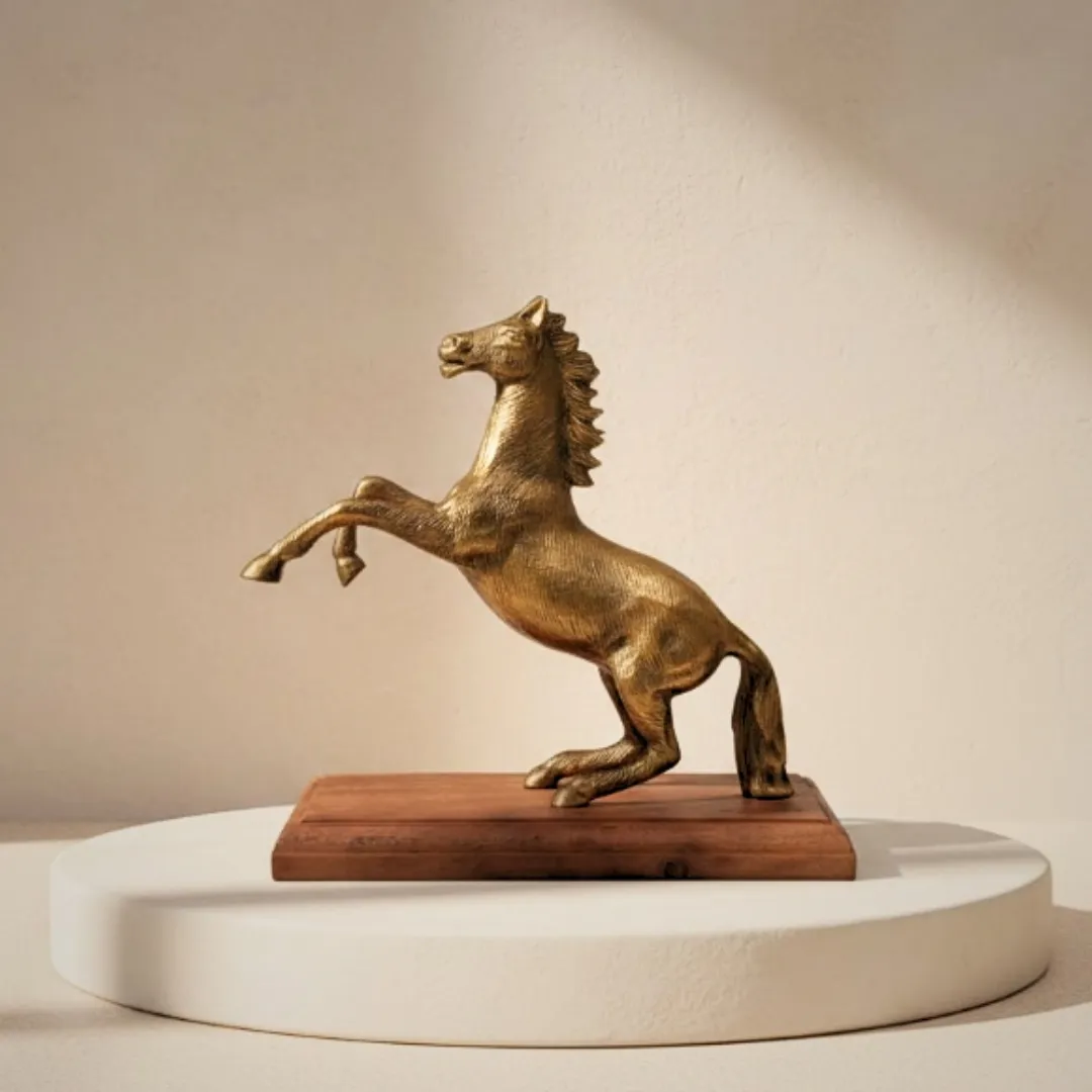 Koń – figurka aluminiowa na drewnianej podstawie NI9537