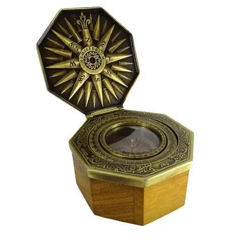 Kompas mosiężny Cardan H43 w drewnianej obudowie