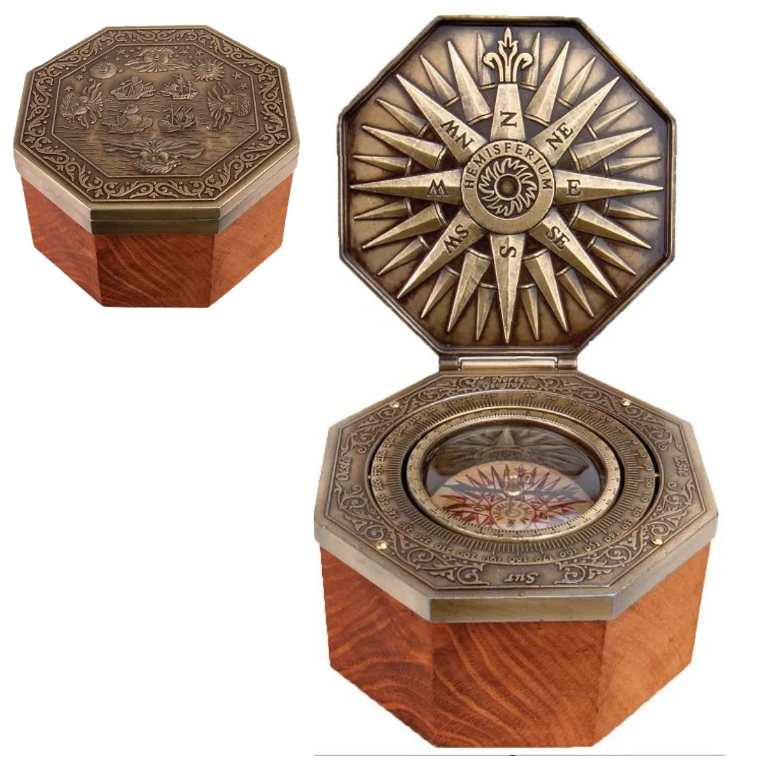 Kompas mosiężny Cardan H43 w drewnianej obudowie