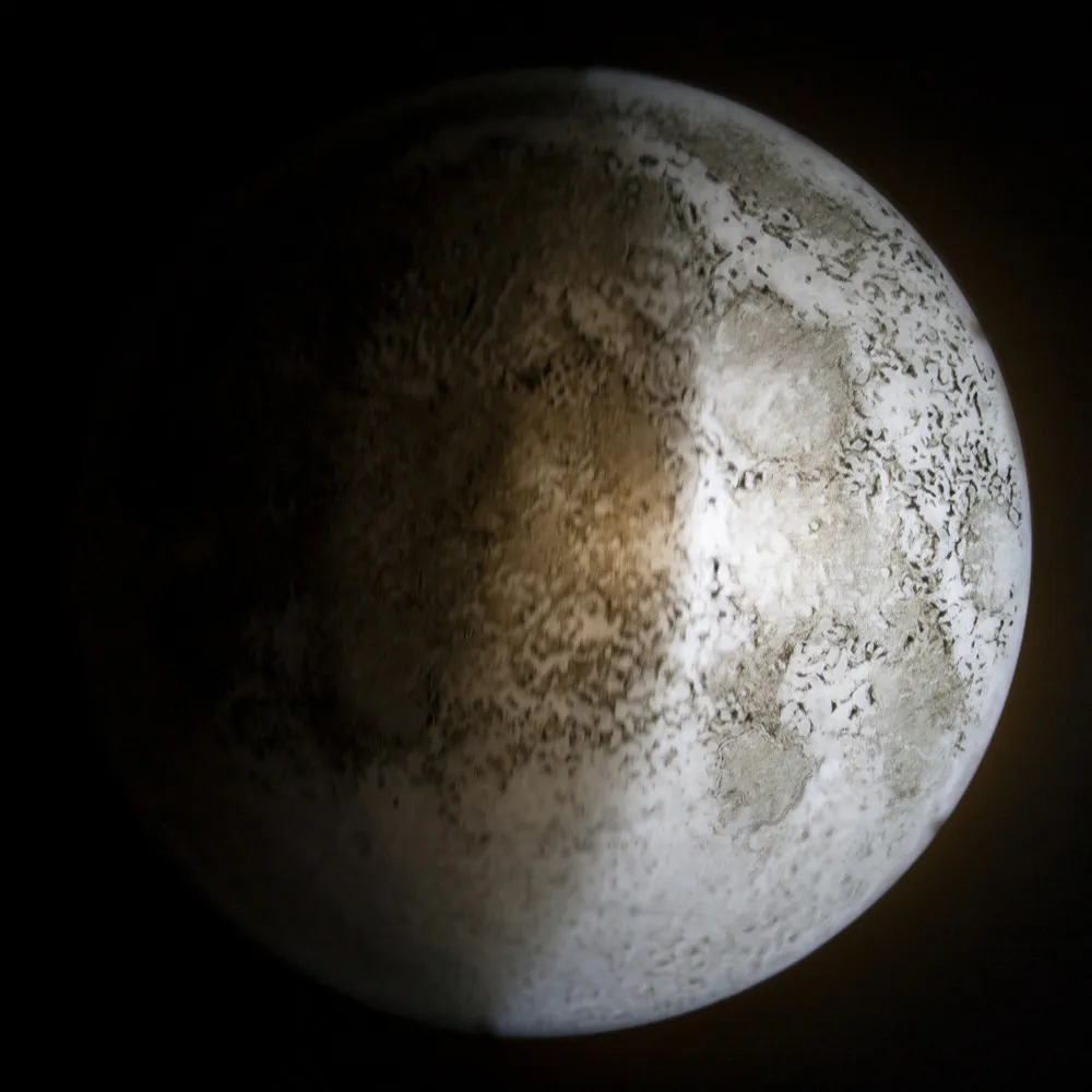 Księżyc w moim pokoju – model Księżyca z 12 fazami i pilotem