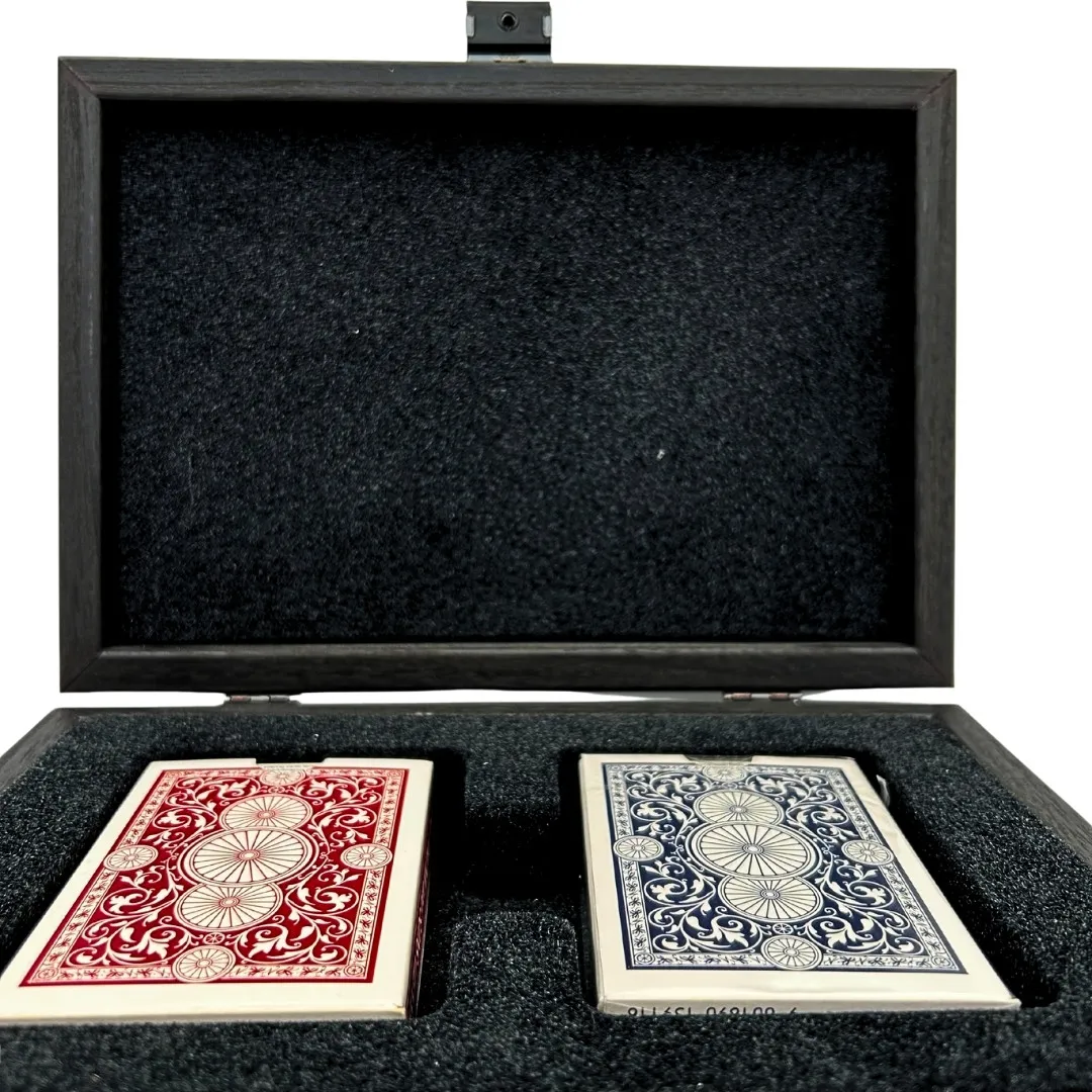 Luksusowe karty do gry w ozdobnym pudełku CDE10