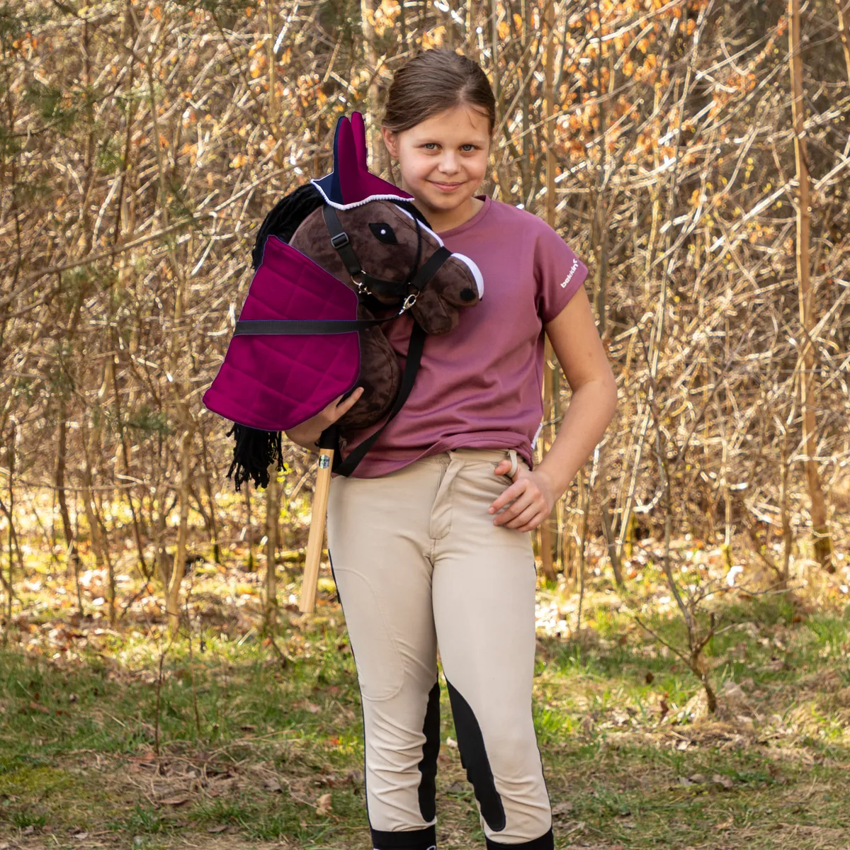 Skippi Zestaw Hobby Horse gniady z derką i nausznikami fuksja/granat