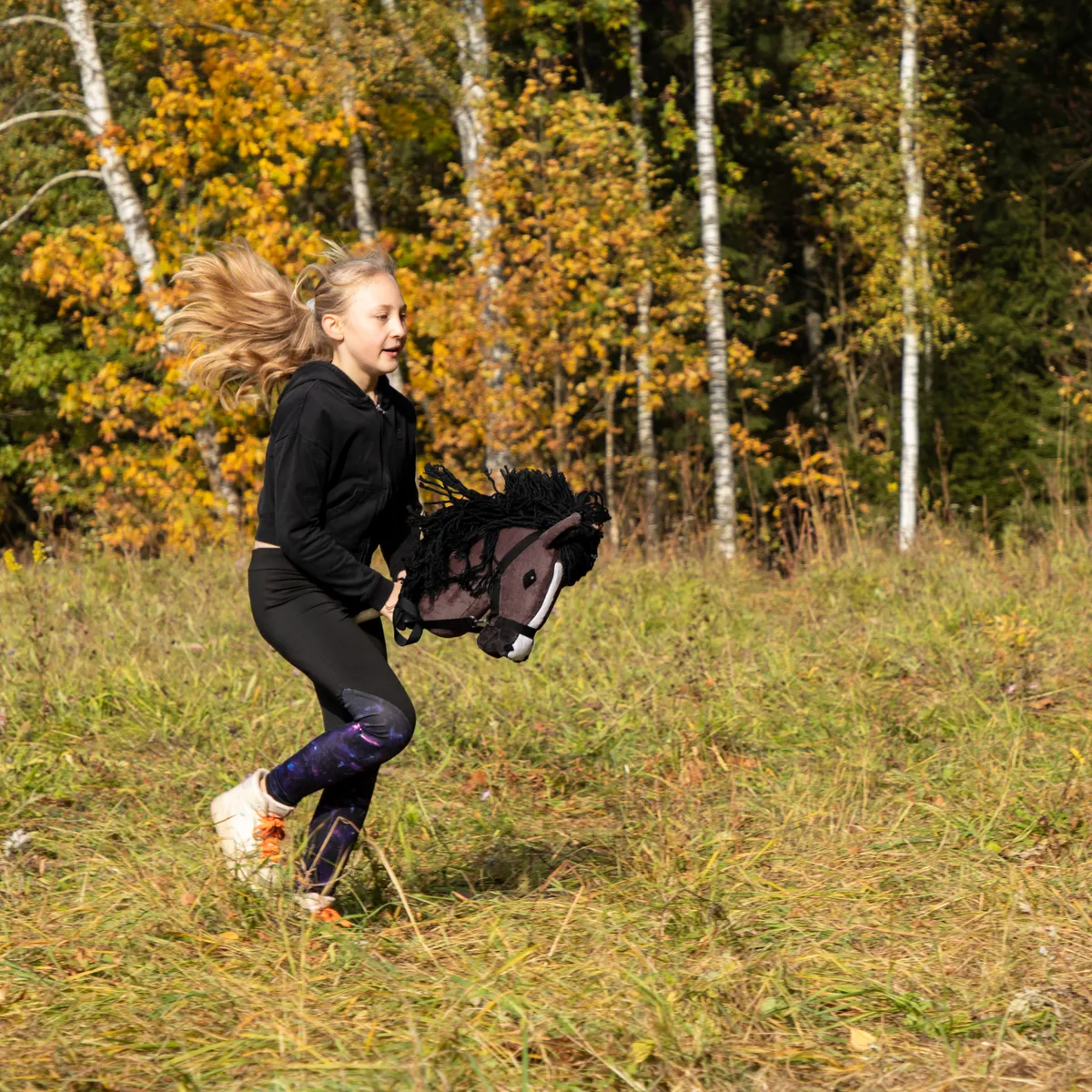 Zestaw Skippi Hobby Horse gniady – derka dwustronna fuksja/granat, kantary z wodzami szare i czarne