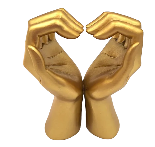 Złota figurka dekoracyjna glamour Serce z dłoni 44190FJ